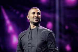 بعد السعودية .. أحمد سعد يثير الجدل بإطلالته الجديدة في الكويت "صور" 40