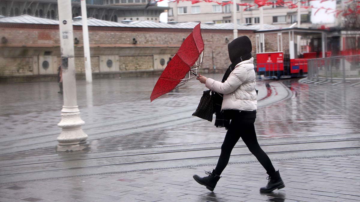 إسطنبول تستعد لعاصفة قوية.. وتحذير عاجل من والي المدينة