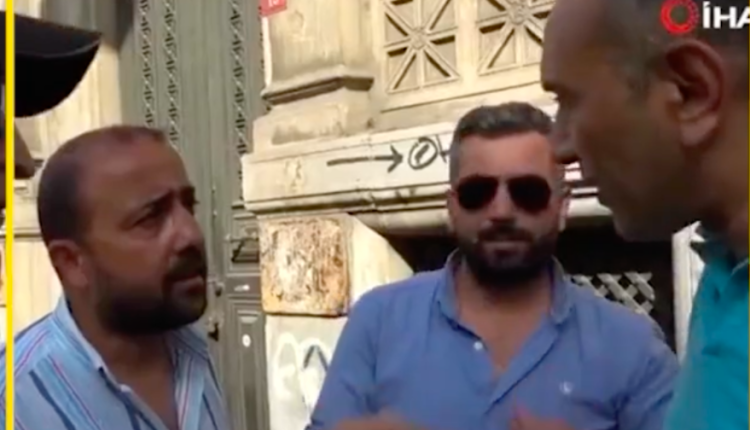 سائق تاكسي بإسطنبول يحاول استغلال سياح مصريين "فيديو"