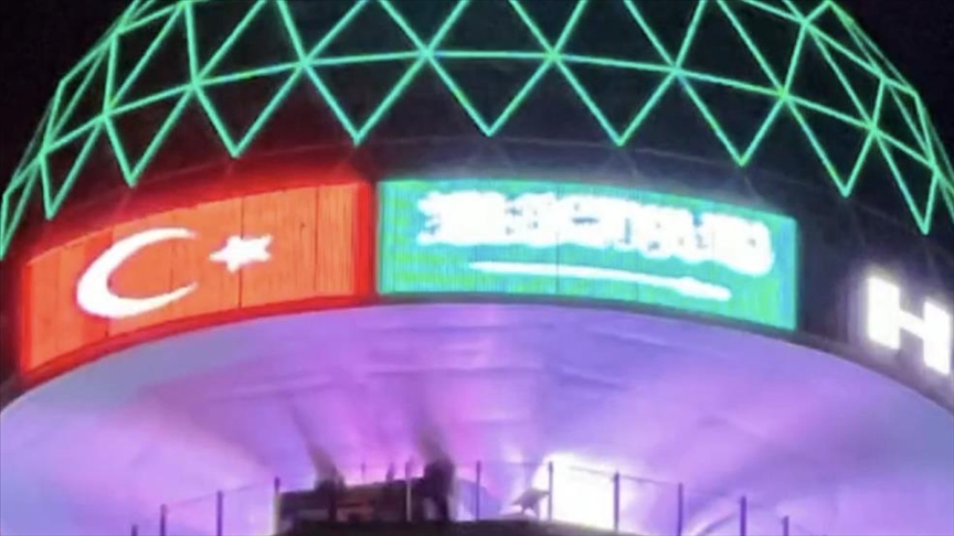 برج أتاكوله بأنقرة يتزين بالأخضر بمناسبة اليوم الوطني السعودي 5