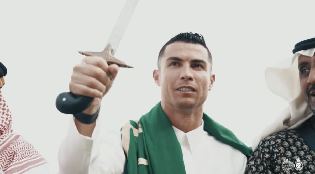 ظهور جديد لكريستيانو رونالدو بالزي السعودي 19