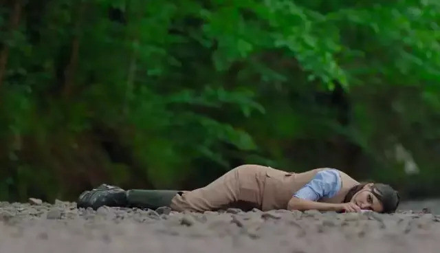 خطأ فاضح في مسلسل "شخص آخر" يثير الجدل.. وهاندا ارتشيل تتصدر مواقع التواصل "صور وفيديو" 15