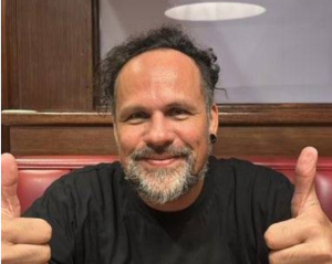 شاهد أحدث ظهور للمصور الذي اصطدمت به تسديدة رونالدو الصاروخية 5