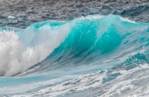الأمواج تصل إلى 5 أمتار في هذه الولاية التركية بسبب سوء الأحوال الجوية