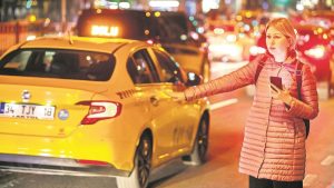 مع اقتراب الانتخابات المحلية.. أزمة التكاسي في إسطنبول تعود للواجهة