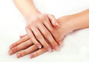 علامة نادرة تظهر على أصابعك تشير إلى إصابتك بمرض خطير