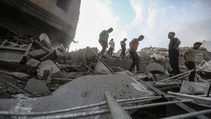 ارتفاع ضحايا الغارات الإسرائيلية إلى 572 شخص