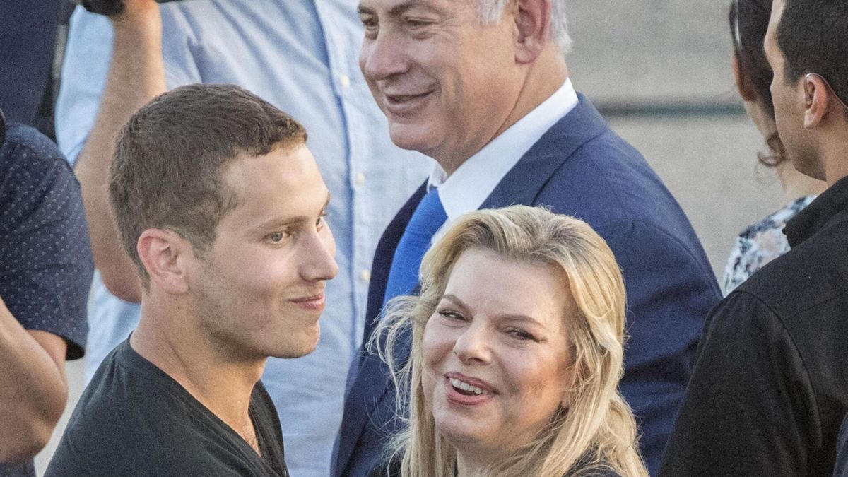 غضب في إسرائيل بعد تداول صور ابن نتنياهو على شواطئ ميامي... صور 33