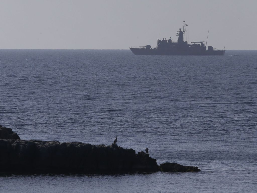 سفينة ضخمة ترسو على سواحل بحر إيجة 9