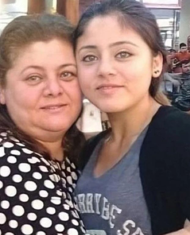 صور قديمة لفنانة تركية شهيرة تصدم المتابيعن 1