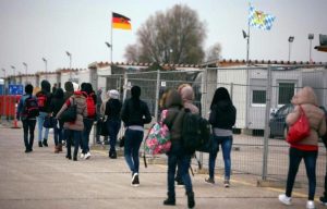 ألمانيا: تخفيف الإجراءات الأمنية المفروضة على اللاجئين