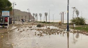 عاصفة إسطنبول تقتل شخص.. وبيان عاجل من المحافظة