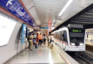 انحراف قطار عن سكته في ازمير التركية