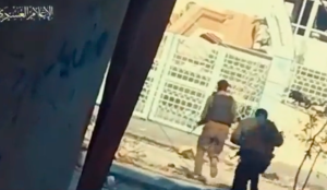 شاهد.. هجوم من مسافة صفر لكتائب القسام ضد دبابات وآليات إسرائيلية في غزة