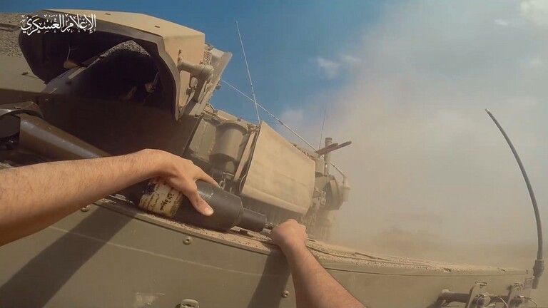شاهد.. "القسام" تنشر فيديو تدمير آليات إسرائيلية من مسافة صفر في غزة 31