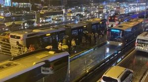الأمطار تشل حركة المرور في إسطنبول: الازدحام يصل إلى 87% “صور”
