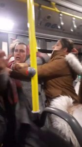 تحول حافلة ركاب في أنقرة الى حلبة مصارعة "شاهد" 1