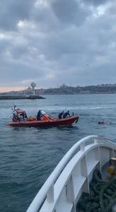 سقوط راكب من عبّارة في مياه البوسفور باسطنبول "شاهد" 3