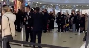 طوابير طويلة امام المحلات التجارية في اسطنبول 5