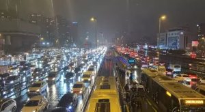 الأمطار تشل حركة المرور في إسطنبول: الازدحام يصل إلى 87% “صور”