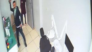 مريض يهاجم طبيبة أسنان ويدمر عيادتها الطبية.. والسبب صادم 29