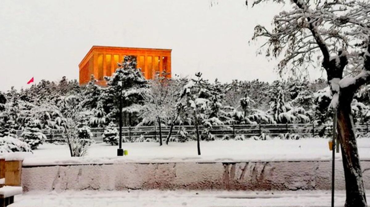 بدء تساقط الثلوج على أنقرة 31