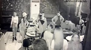 عملية أمنية كبرى في تركيا: القبض على عصابات تحتال وتعتدي على السياح في أماكن الترفيه