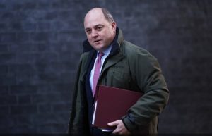 تحذير قوي من وزير دفاع بريطاني سابق: إسرائيل تواجه الخطر