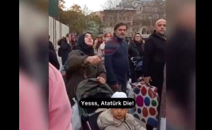 “مات أتاتورك عادت الإمبراطورية العثمانية”.. امرأة تثير الجدل في شوارع اسطنبول