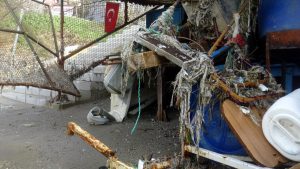 عاصفة إسطنبول تكشف مشكلة التلوث: الأمواج تلفظ نفايات غريبة على شواطئ أفجيلار "صور" 4 عاصفة إسطنبول تكشف مشكلة التلوث: الأمواج تلفظ نفايات غريبة على شواطئ أفجيلار "صور" 3