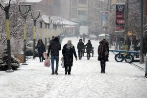 الثلج يغطي تركيا: ارتفاع يصل إلى متر ونصف في المدن التركية “صور”