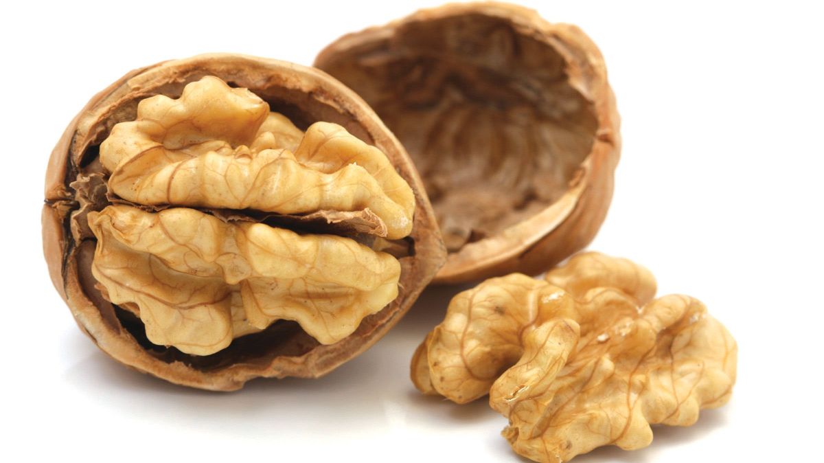 تعرف على الفوائد الصحية للجوز المنقوع في الماء.. وهذه هي فوائد ماء الجوز 13