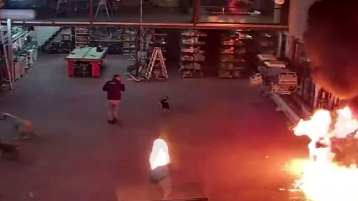 فيديو مرعب: انفجار ناتج عن البنزين يتسبب بإصابات خطيرة في إسطنبول 35