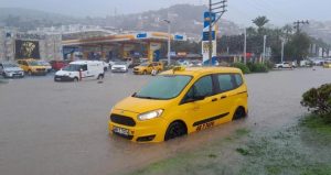 الفيضانات تجتاح بودروم التركية 3