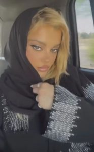 المغنية الأمريكية بيبي ريكسا تصل السعودية لإحياء حفل "صور" 1