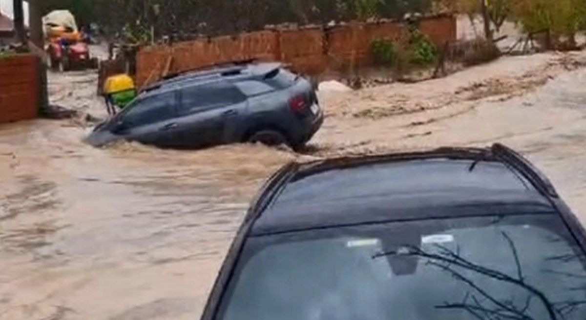 فيضانات مفاجئة تجتاح تشناق قلعة التركية 13