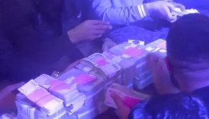 مبالغ ضخمة في حفل ختان تركي تحول طفلًا إلى مليونير 1