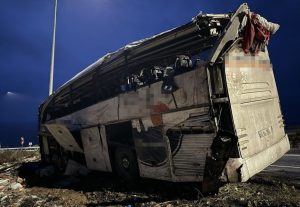 حادث مروع في تركيا: انقلاب حافلة يخلف 40 قتيل وجريح “فيديو”