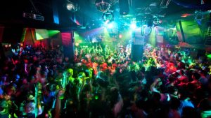 هاشتاق “ملهى ليلي” يثير الجدل في تركيا