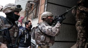 ضربة قاضية للجريمة في تركيا: تفكيك عصابة ‘تشيتينلر’ الشهيرة