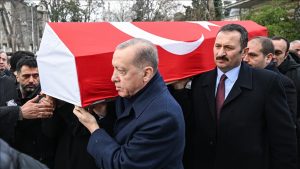 أردوغان يشارك في تشييع “آلاو ألاطلي”