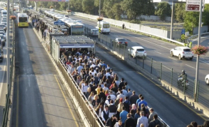 شكاوى النقل العام في إسطنبول تتجاوز 185 ألفًا في 50 يومًا