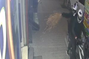 هجوم مسلح يستهدف محل في اسنيورت باسطنبول