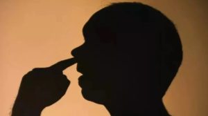 احذر.. وضع الاصبع في الانف يؤدي الى عواقب وخيمة