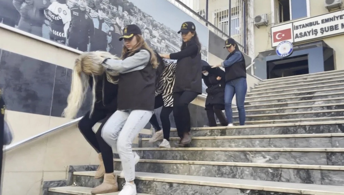 تفكيك شبكة دعارة تجبر اجنبيات على ممارسة البغاء في اسطنبول "صور" 5