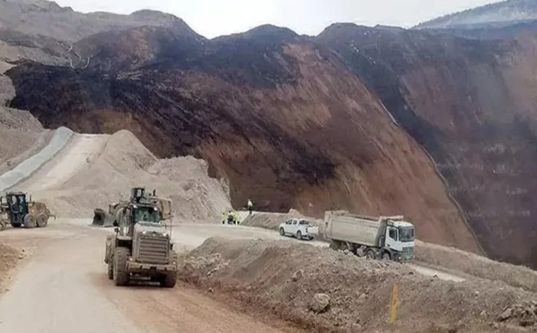 فقدان 9 عمال اتراك في انهيار ارضي بارزينجان التركية 1