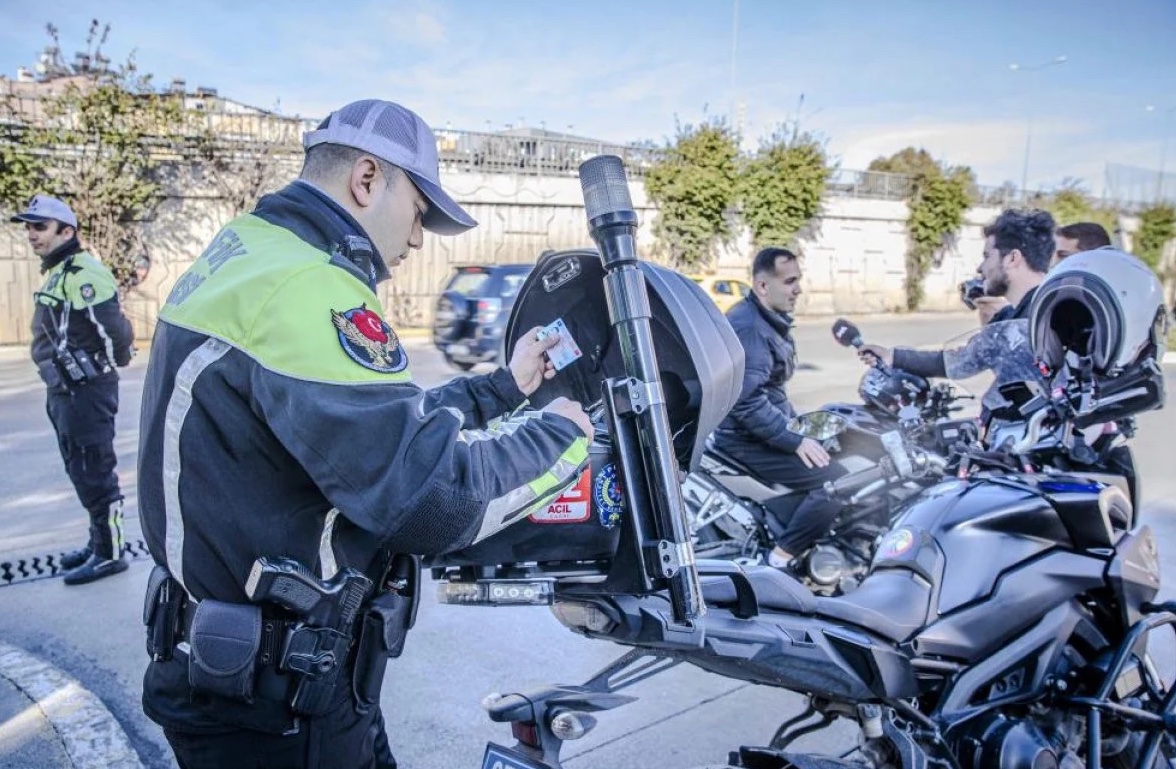 غرامات مرورية تنهال على السائقين في أنطاليا 9