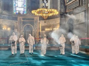 غسل مسجد اياصوفيا بماء الورد استعدادا لشهر رمضان