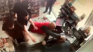 حادثة دموية في أنطاليا: شجار بسبب منشور انتخابي ينتهي بمأساة