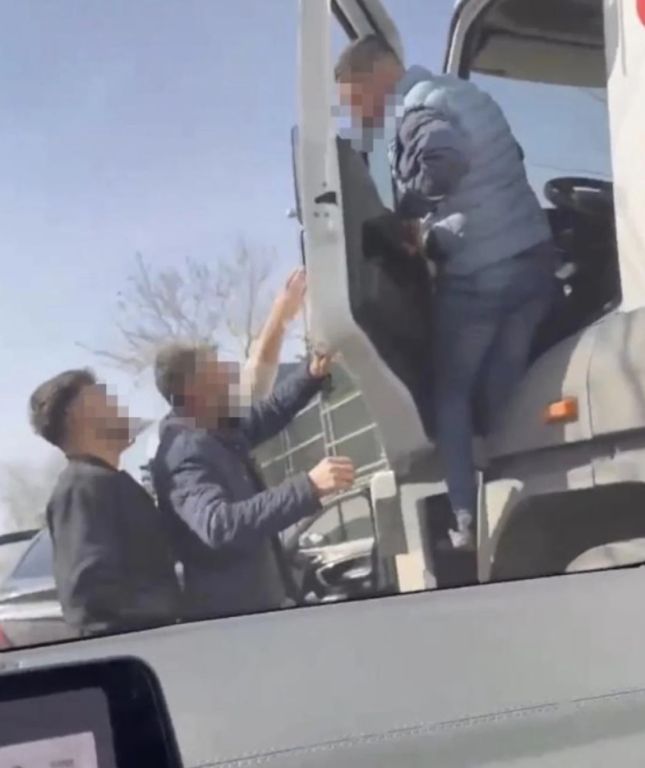 مشاجرات عنيفة تغلق شوارع اسطنبول "صور" 5